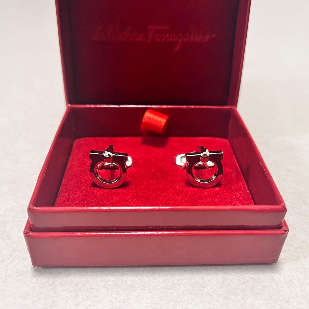 Salvatore Ferragamo カフリンクス シルバー