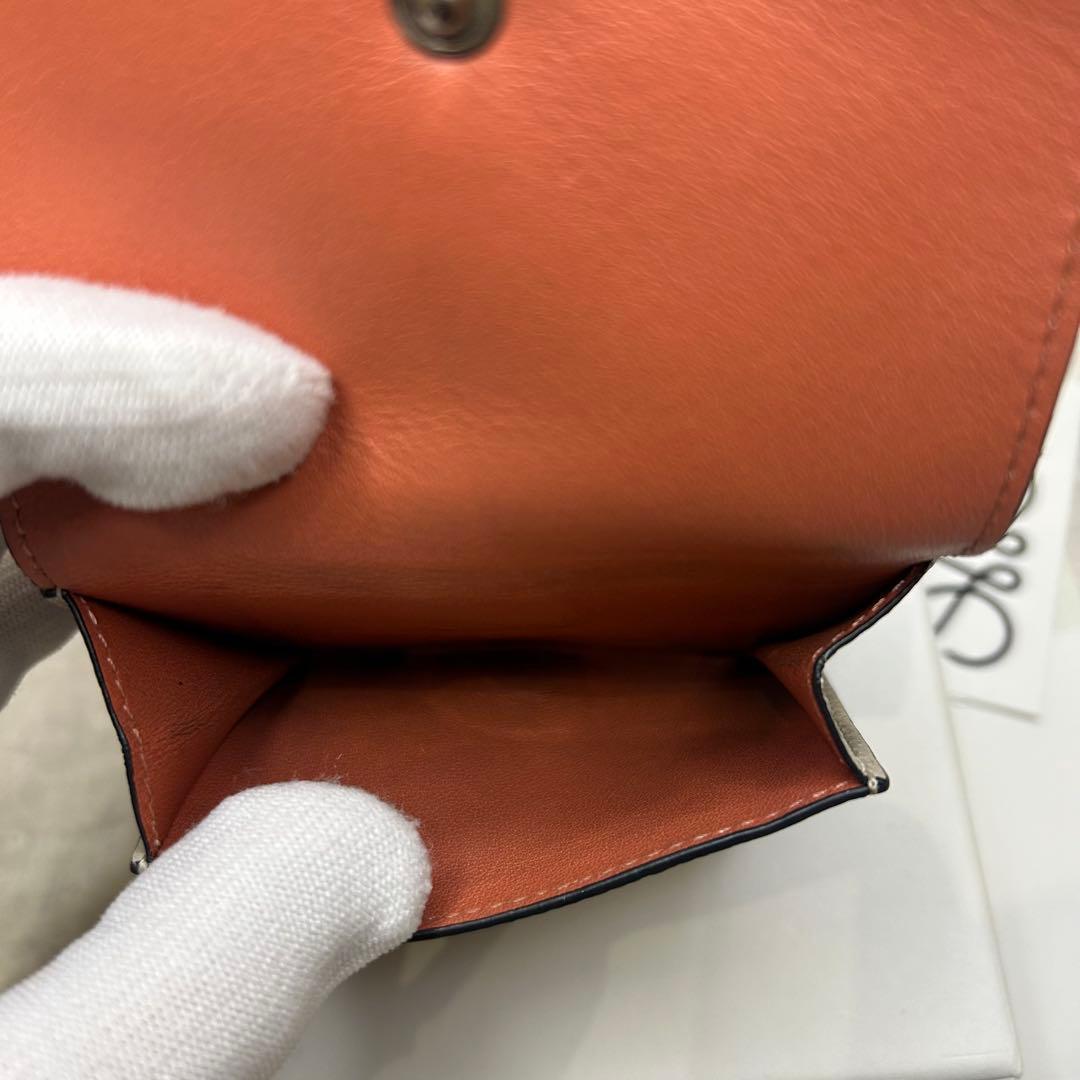 LOEWE ベージュ 三つ折り 財布 アナグラム ウォレット