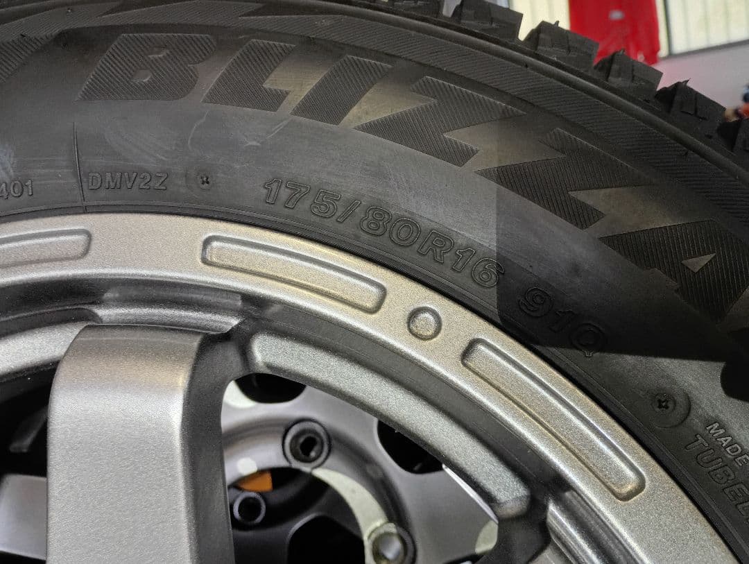 ジムニー用スタッドレス　ブリヂストン 175/80R16 アルミホイール付