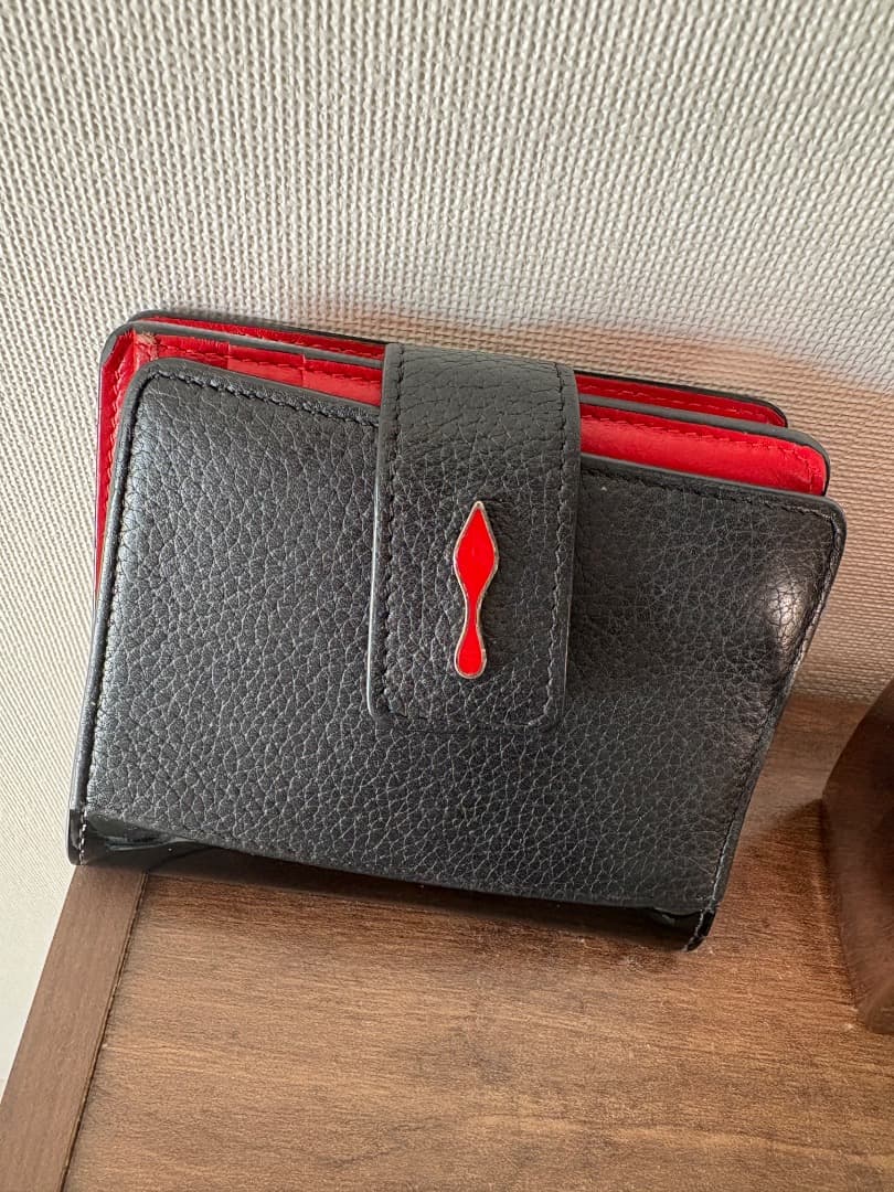 Christian Louboutin 二つ折り財布 黒　値下げ