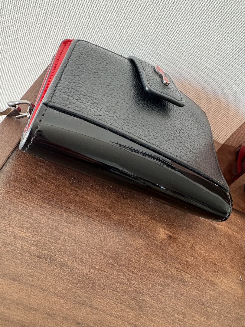 Christian Louboutin 二つ折り財布 黒　値下げ