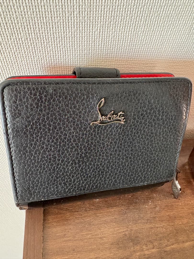 Christian Louboutin 二つ折り財布 黒　値下げ