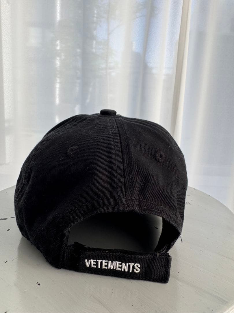 VETEMENTS アナーキーシンボル ブラックキャップ