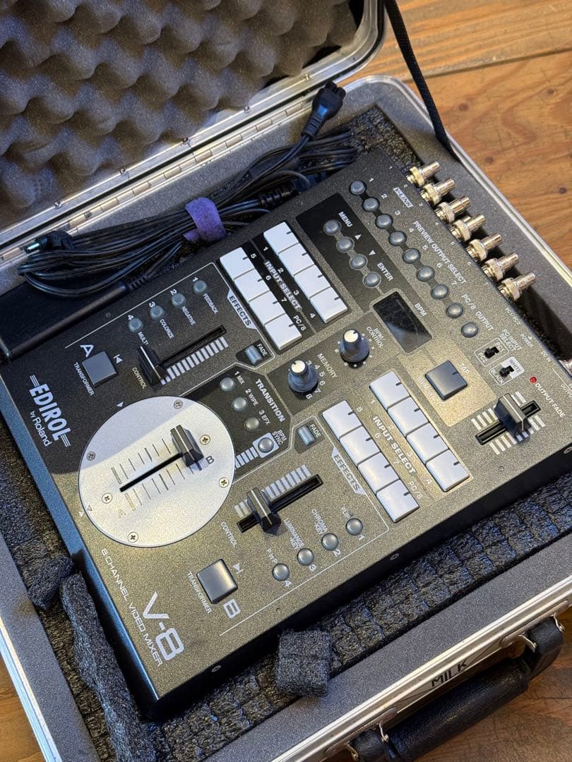 EDIROL V-8 VJ機材　ハードミキサーケース（アタッシュケース）付き