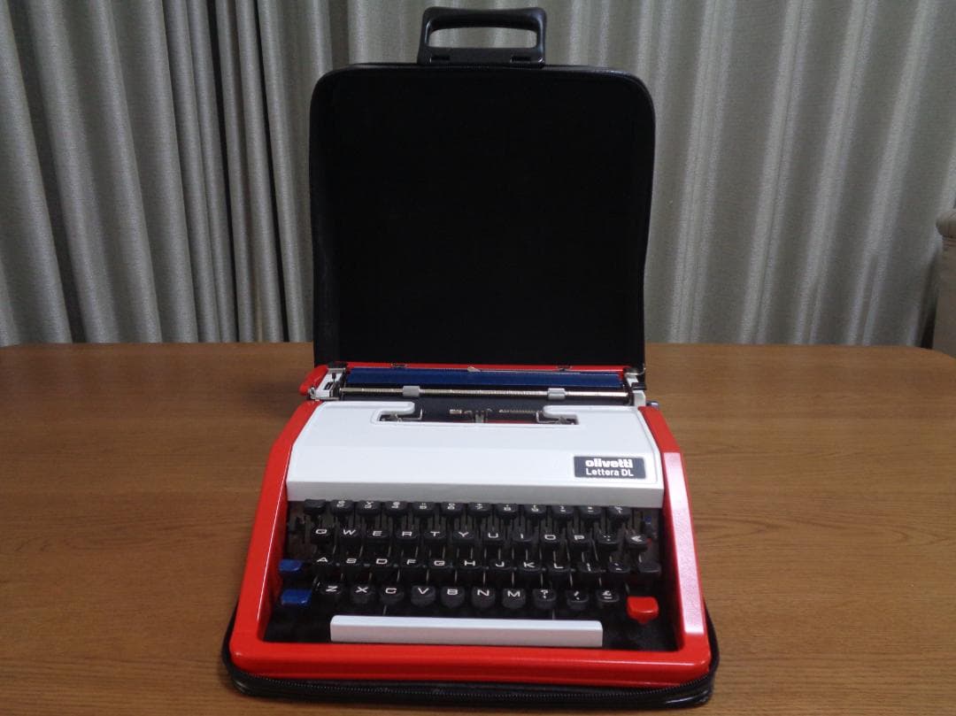 完動品　olivetti LetteraDLタイプライター　フランストリコロール