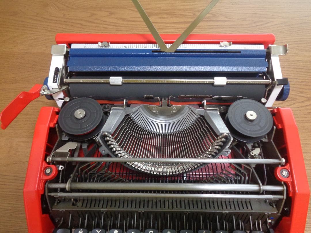 完動品　olivetti LetteraDLタイプライター　フランストリコロール