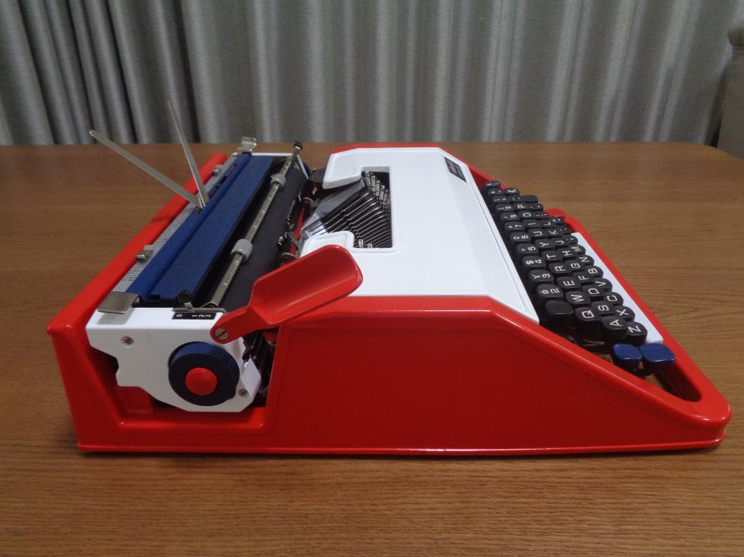 完動品　olivetti LetteraDLタイプライター　フランストリコロール