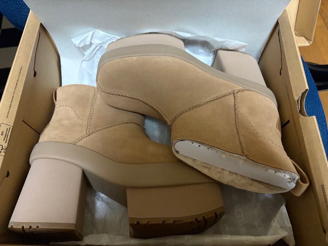 最終値下げ　公式通販購入未使用新品UGG ムートン厚底ヒール 箱付き 24.5