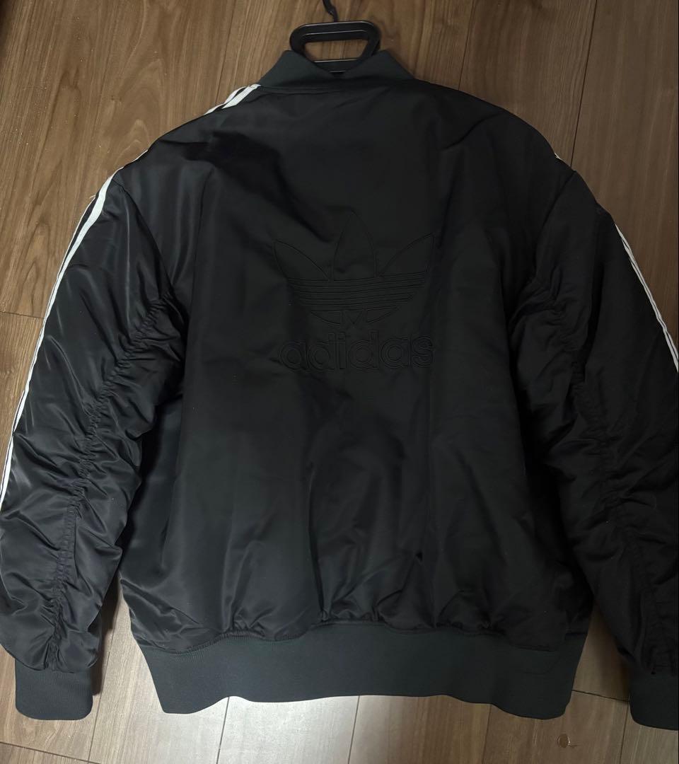 adidas オーバーサイズ リバーシブル ボンバージャケット