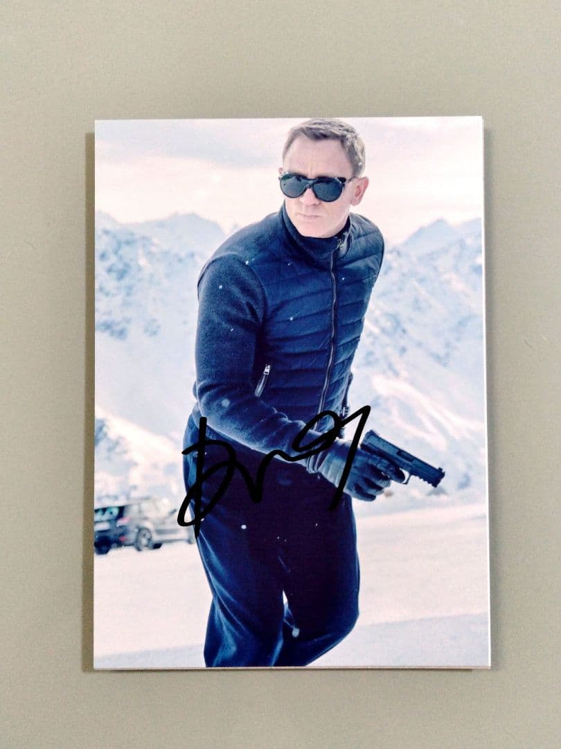 ダニエル・クレイグ直筆サイン入り2Lサイズ写真…Daniel Craig