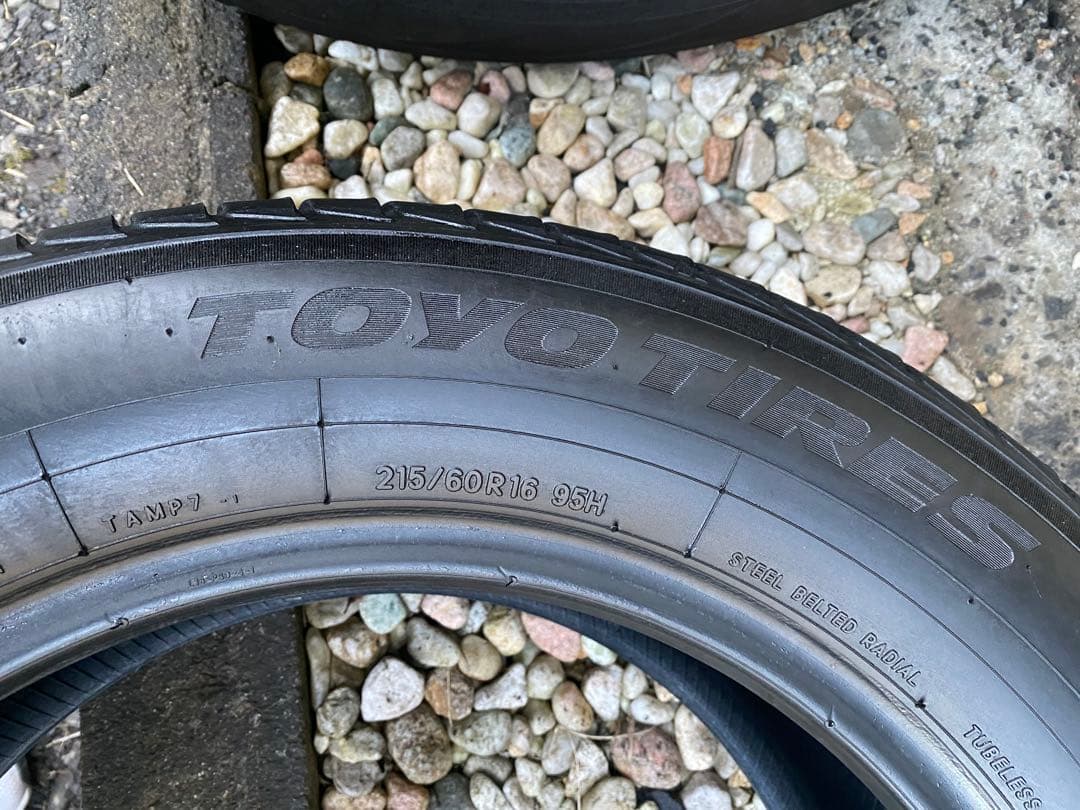 ①Nobu！TOYOトーヨー 215/60R16 トランパスmpz