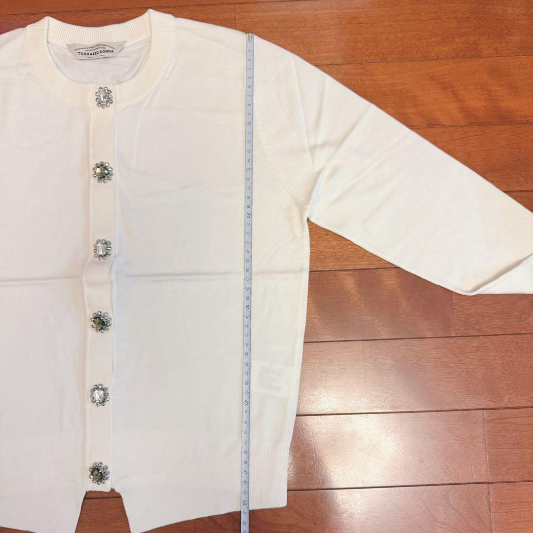 【新品】TORRAZZO DONNA ホワイトカーディガン ビジューボタン