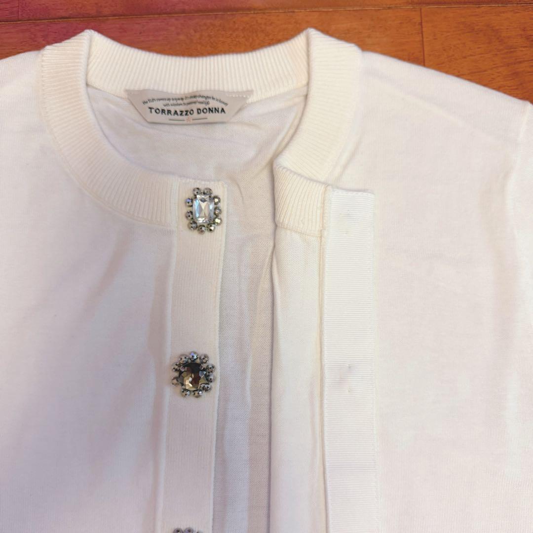 【新品】TORRAZZO DONNA ホワイトカーディガン ビジューボタン