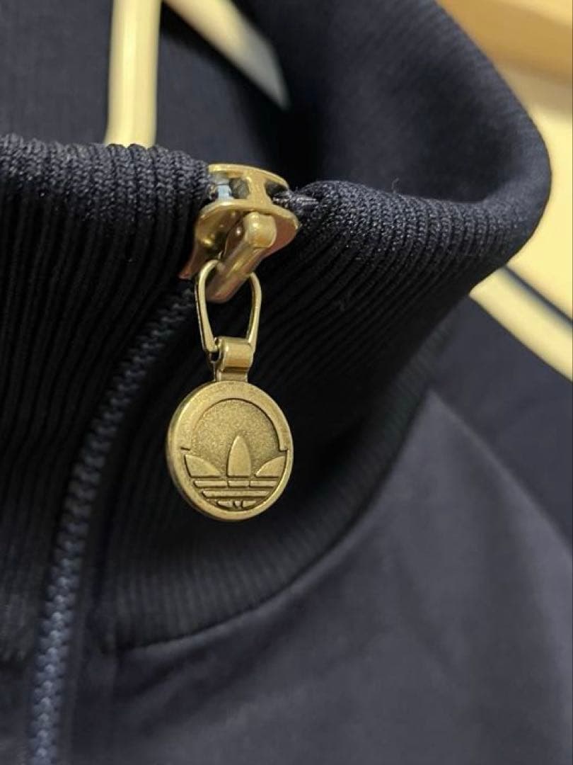 ［値下げ・訳アリ品］adidas トラックジャケット(古着) Mサイズ相当