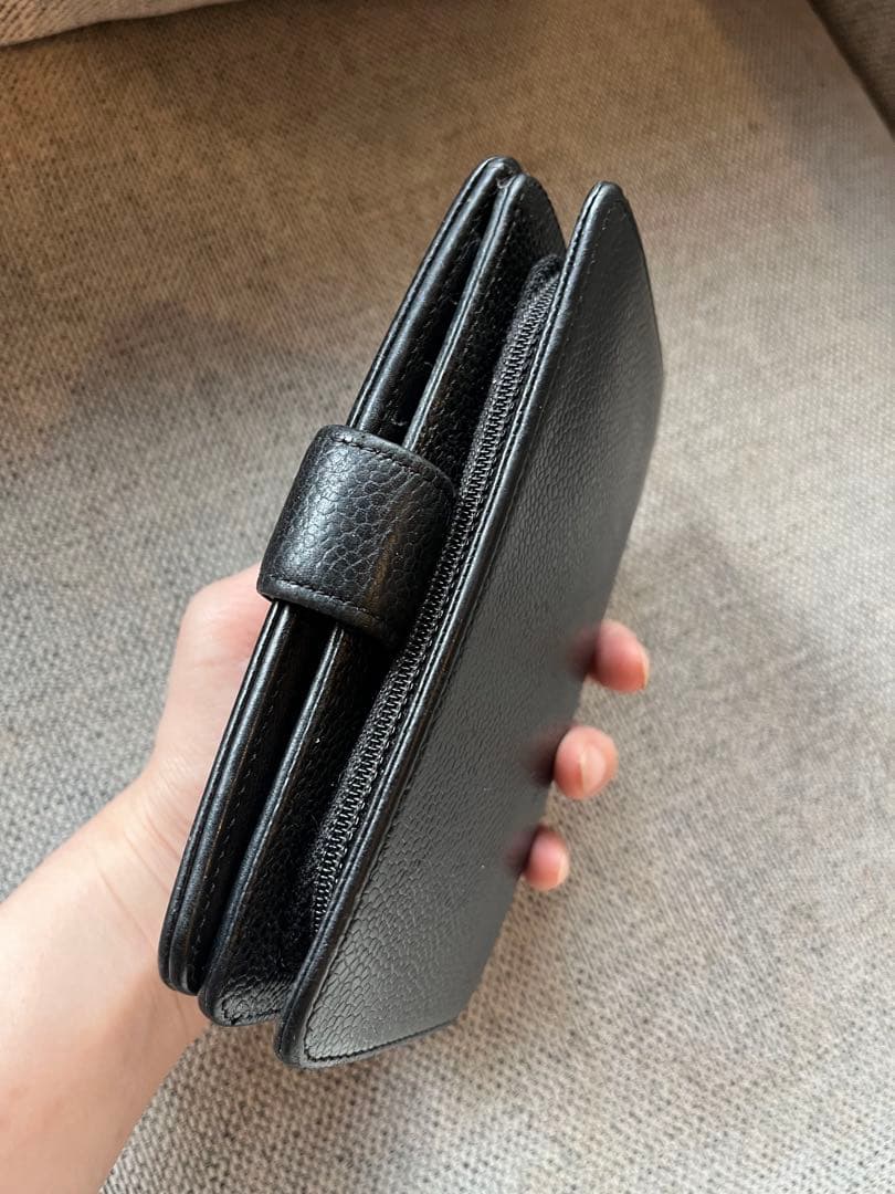 CHANEL ブラックレザー 二つ折り財布　キャビアスキン　コンパクト