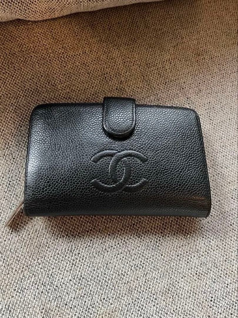 CHANEL ブラックレザー 二つ折り財布　キャビアスキン　コンパクト