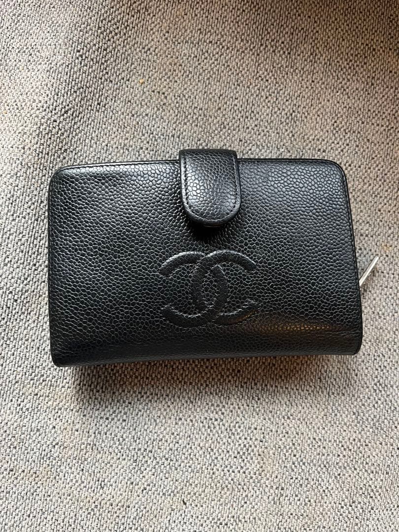 CHANEL ブラックレザー 二つ折り財布　キャビアスキン　コンパクト