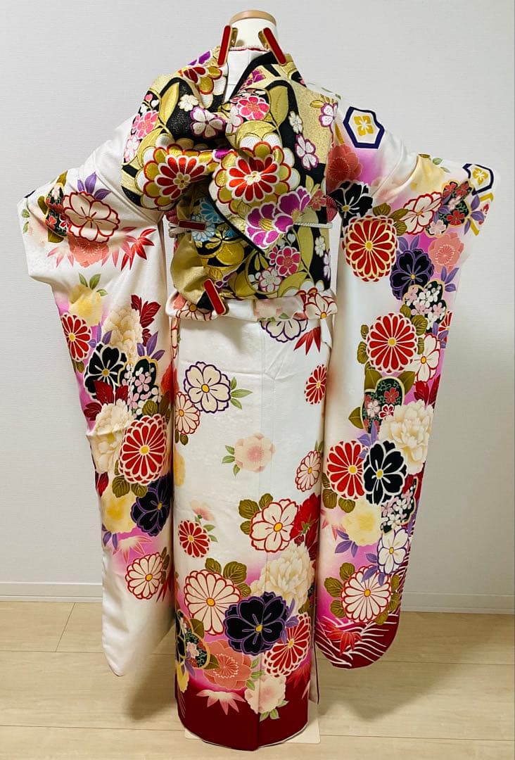 振袖6点フルセット　白系　牡丹　桜　古典柄　刺繍　紫野美術工芸　正絹