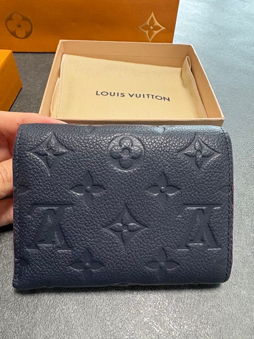 Louis Vuitton ポルトフォイユ・ヴィクトリーヌ ネイビー三つ折り財布