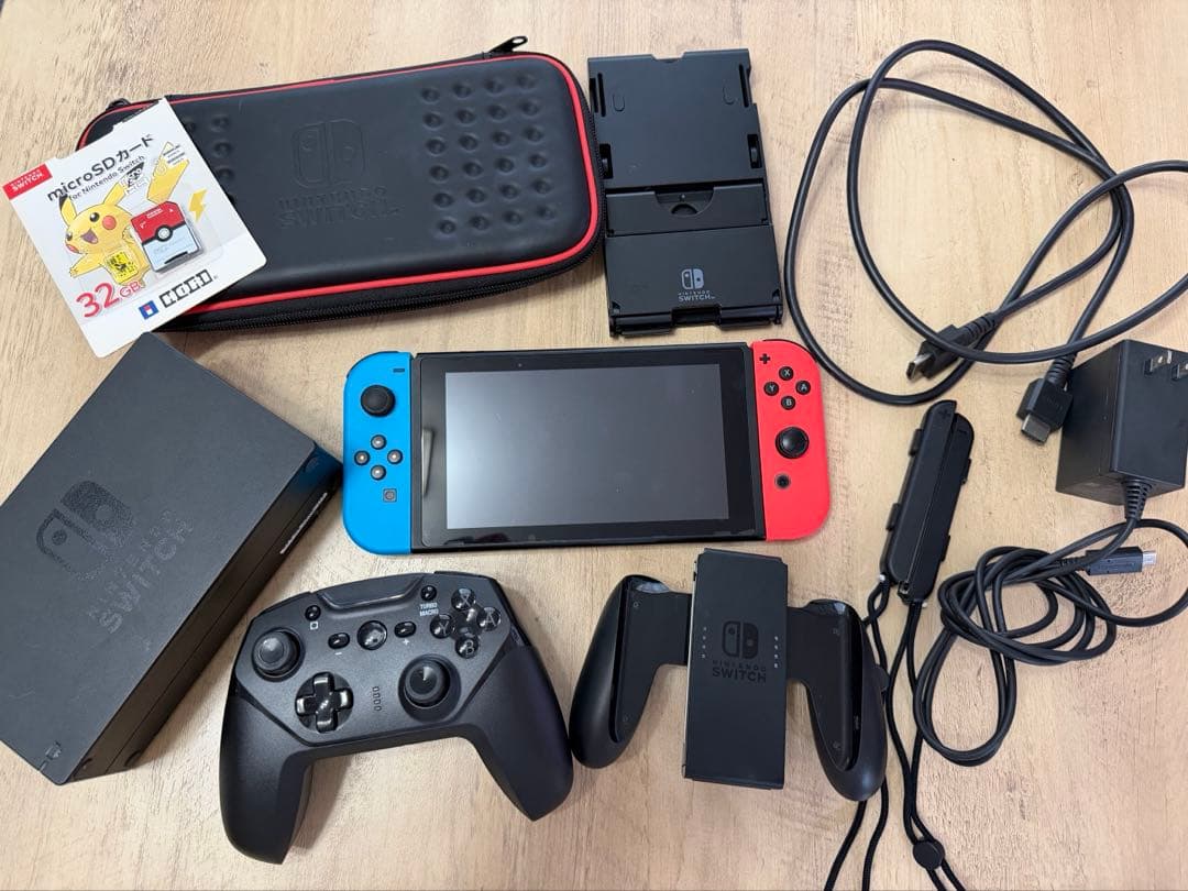 Switch 本体セット（SDカード 32GB・ジョイコン・プレイスタンド付属）