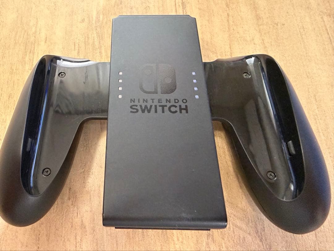 Switch 本体セット（SDカード 32GB・ジョイコン・プレイスタンド付属）