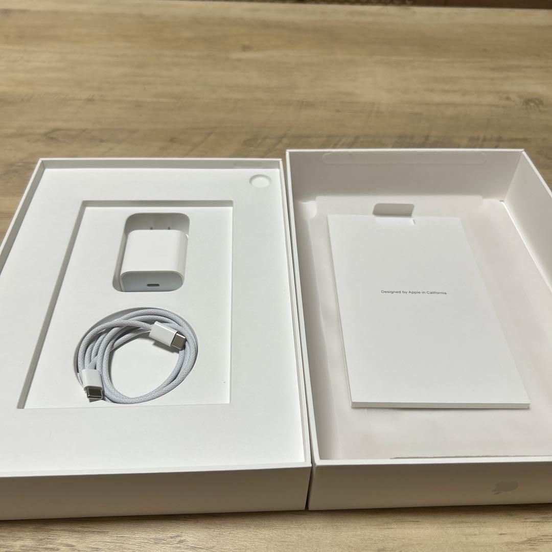 iPad A16 Wi-Fi 128GB シルバー 付属品付き