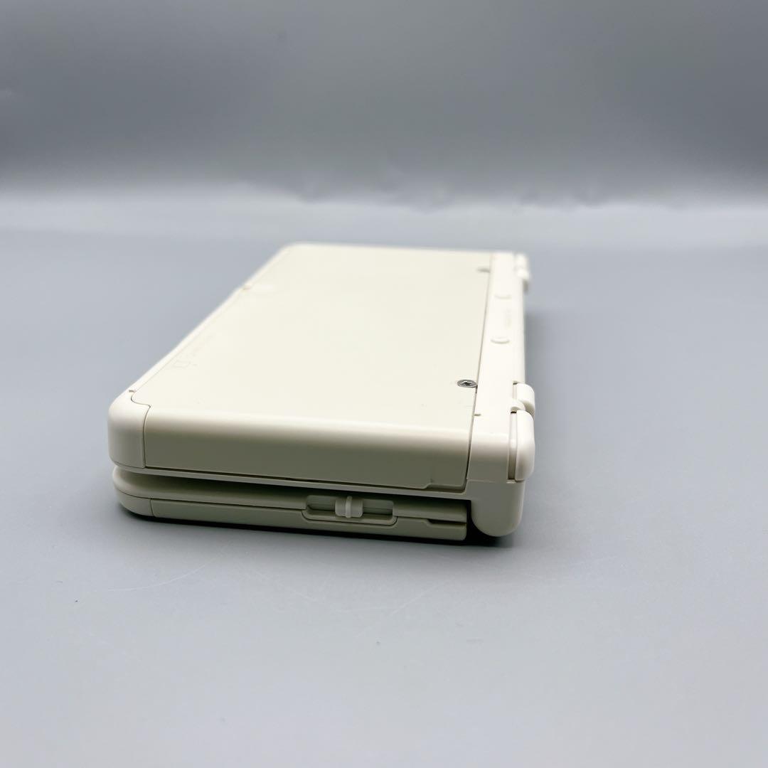 1673【極美品】Newニンテンドー3DS ホワイト