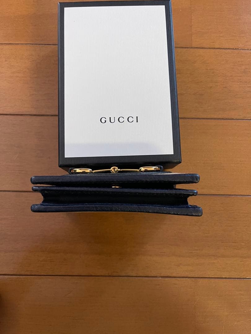 GUCCI グッチ　ネイビーとベージュの二つ折り財布