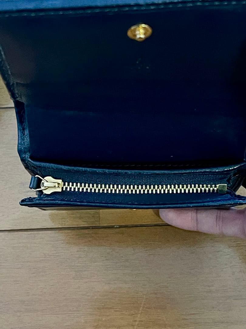 GUCCI グッチ　ネイビーとベージュの二つ折り財布