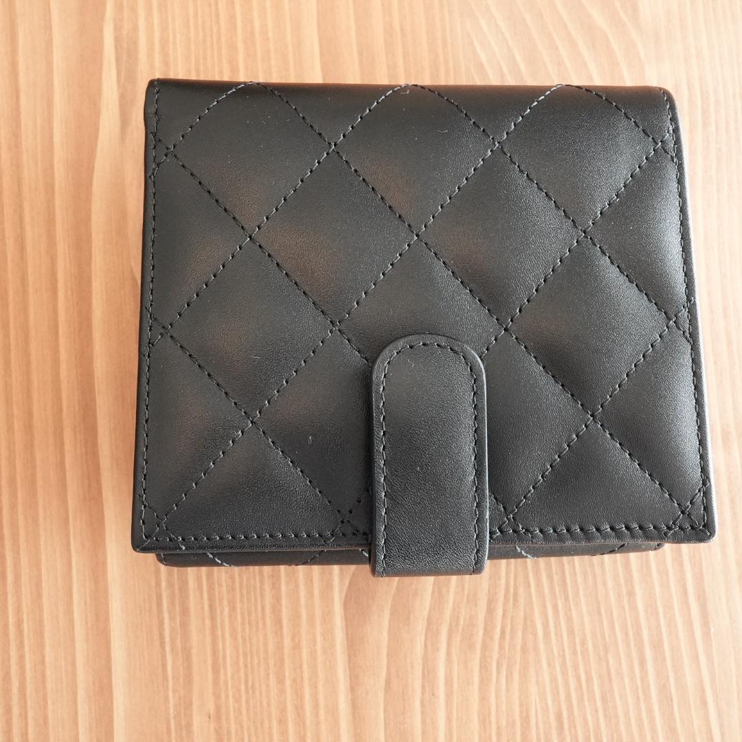 キ*ィ様 CHANEL ブラック 二つ折り財布