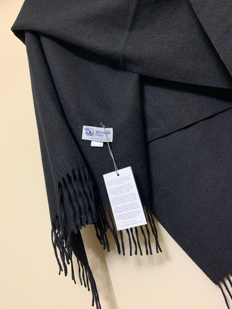 ケ*マ様 ジョンストンズカシミア%ストール　大判　黒マフラー　今人気新品