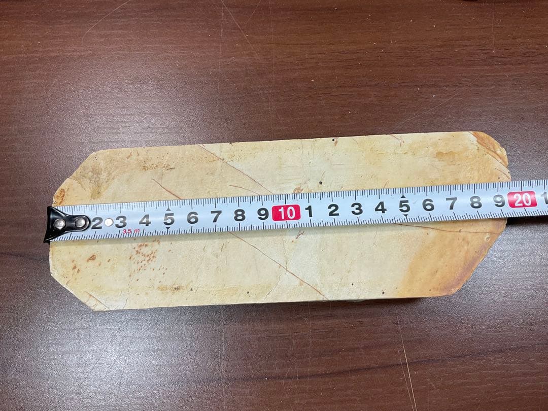 9*9様 昔の大工道具「厚みのある天然砥石と使い込まれた砥石の２点まとめて」