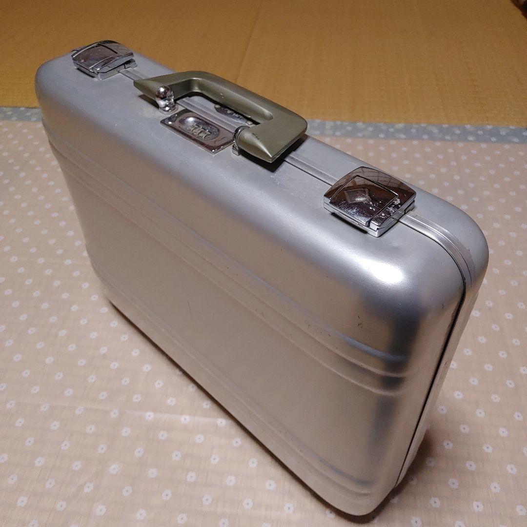★更にお値下げ‼️　ゼロハリバートン　アルミ製セキュリティケース シルバー