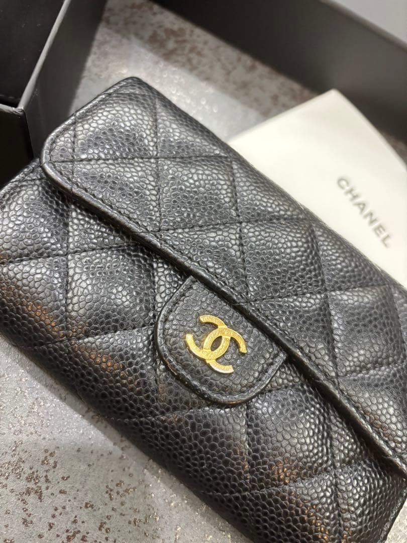 CHANEL マトラッセ　キャビアスキン　財布