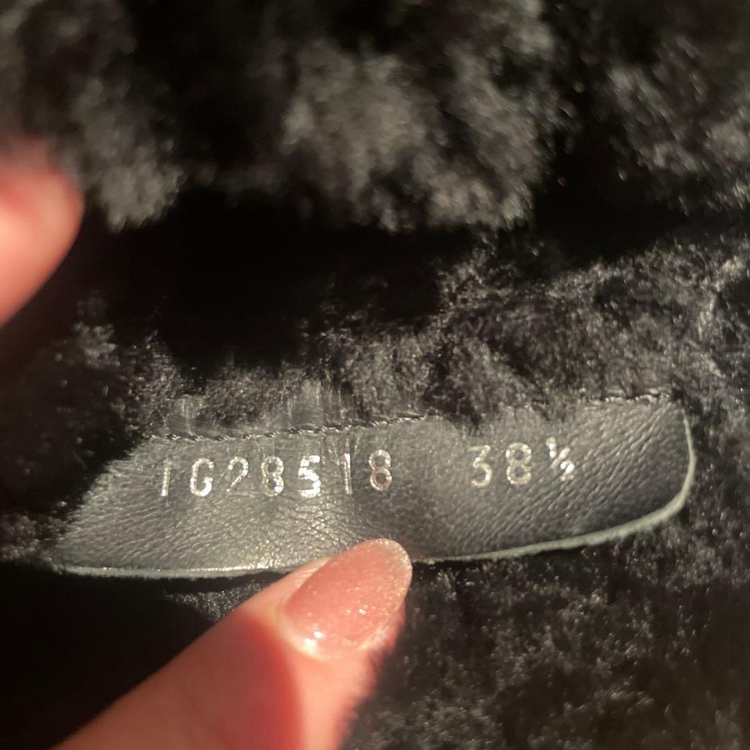 CHANEL ムートン黒ブーツ