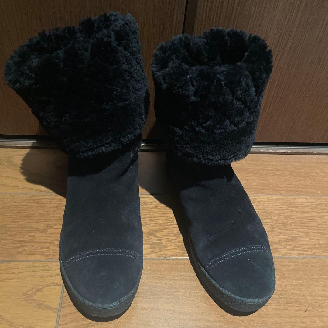CHANEL ムートン黒ブーツ