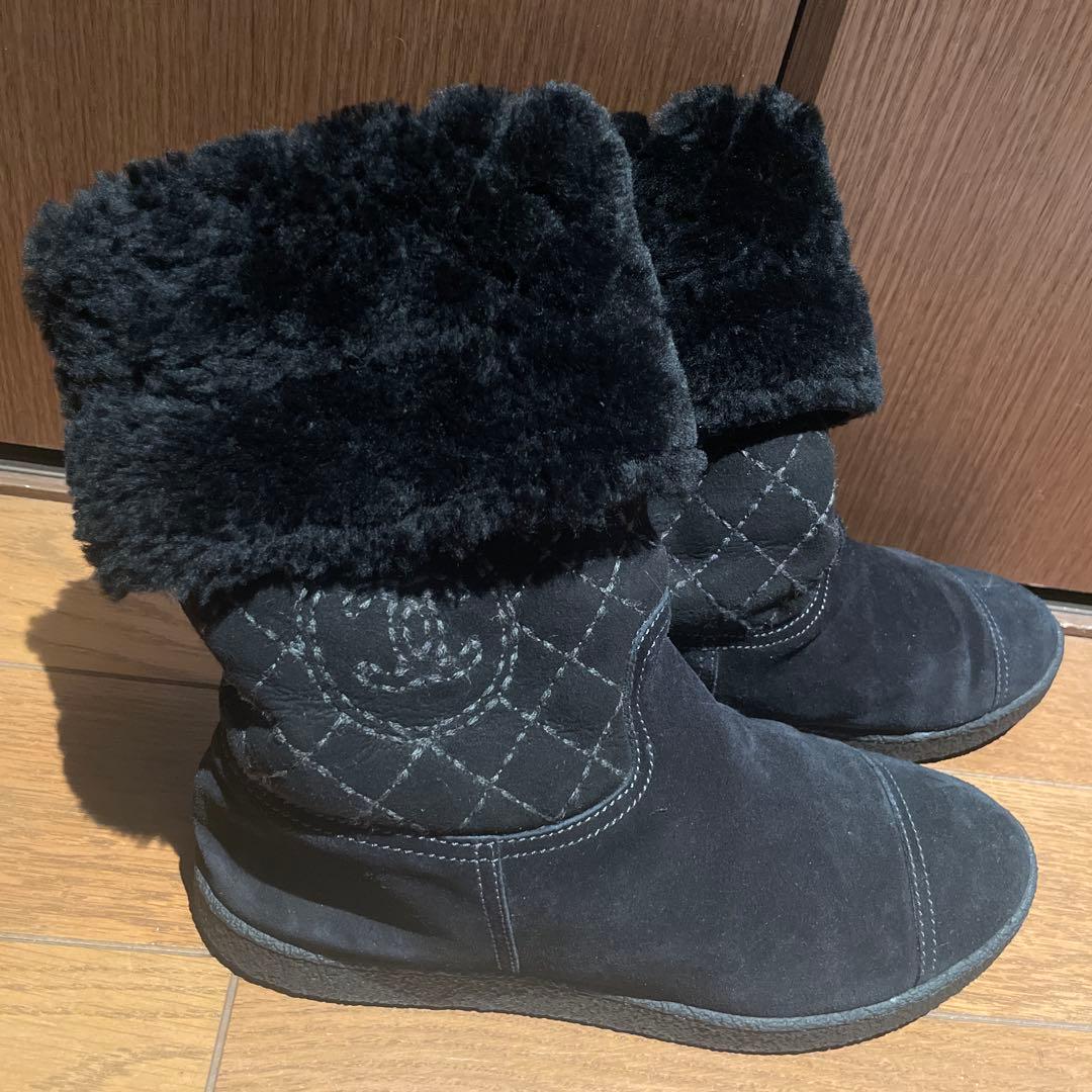 CHANEL ムートン黒ブーツ