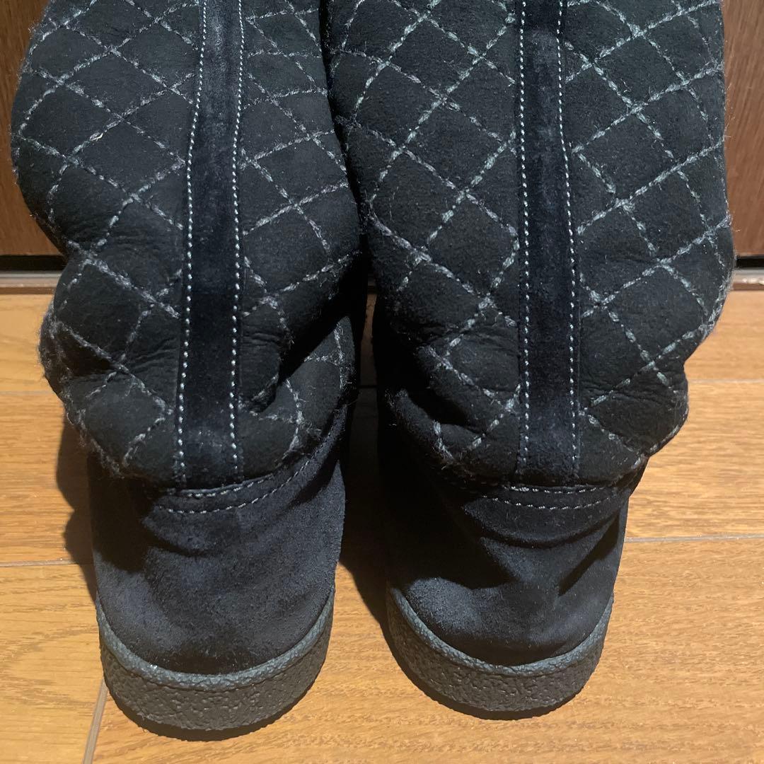 CHANEL ムートン黒ブーツ