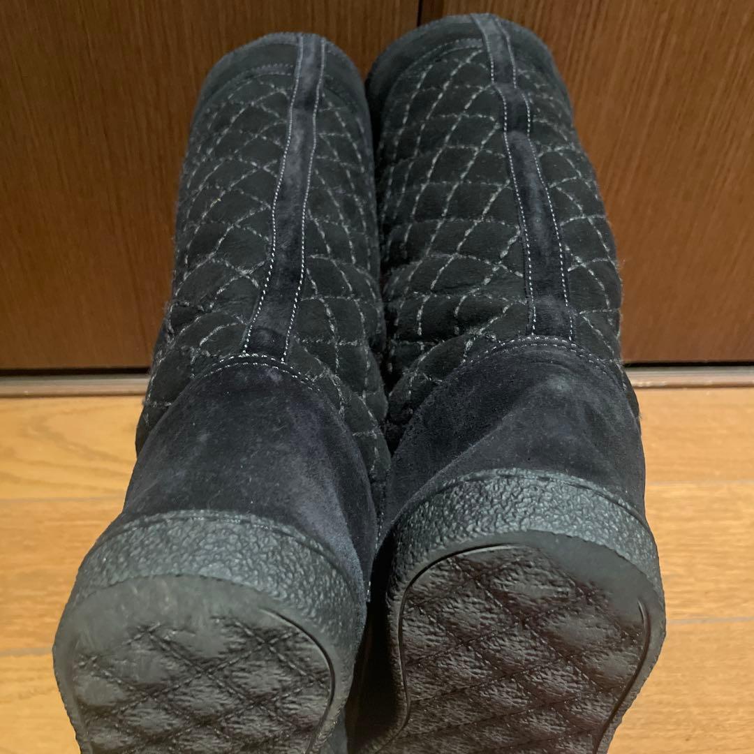 CHANEL ムートン黒ブーツ