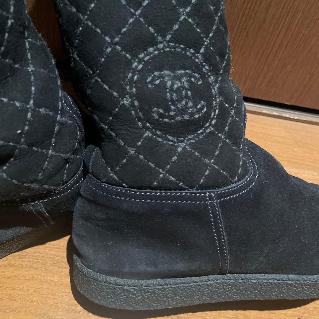 CHANEL ムートン黒ブーツ