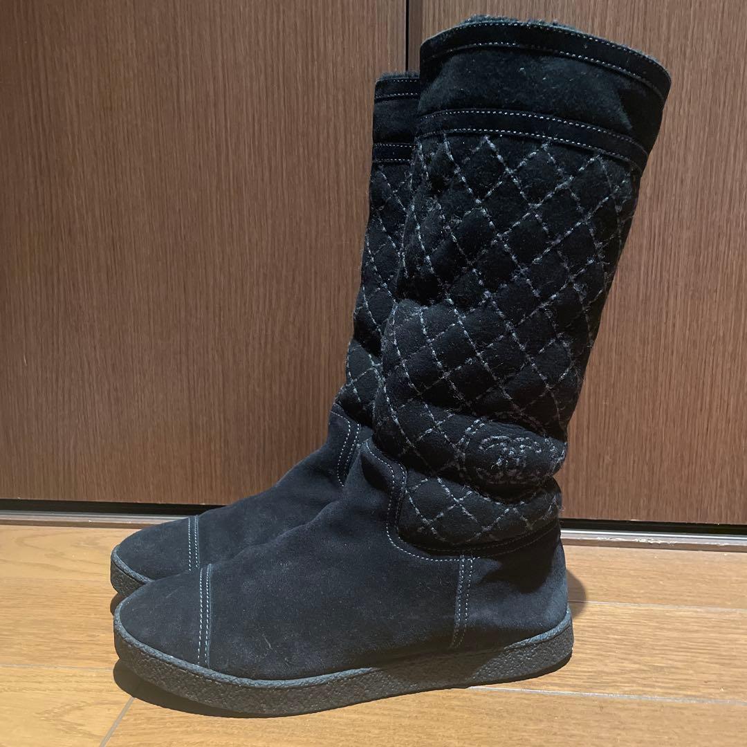 CHANEL ムートン黒ブーツ