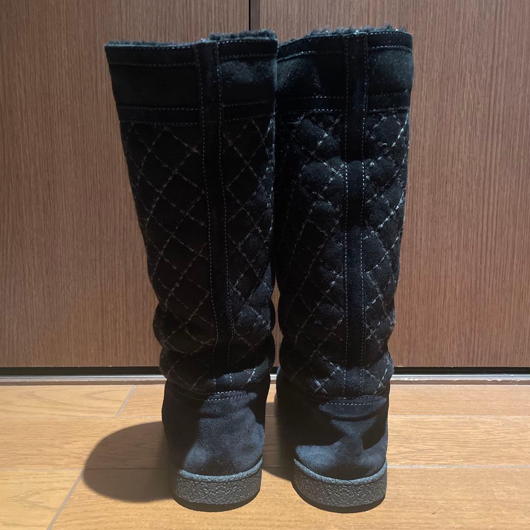 CHANEL ムートン黒ブーツ