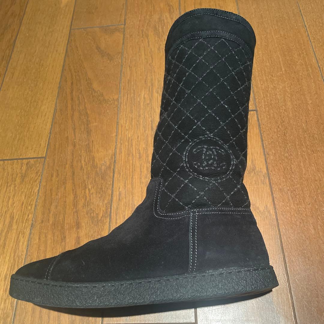 CHANEL ムートン黒ブーツ