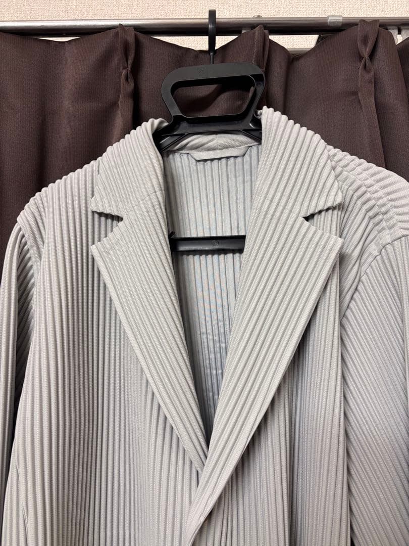 HOMME PLISSE ライトグレー セットアップ