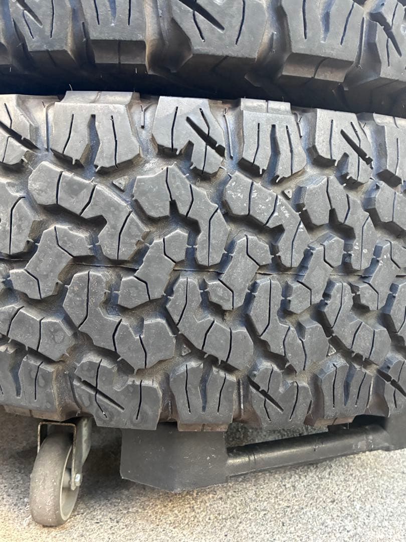 のぶみ様　BFGoodrich LT265/65R17 4本　バリ山　①