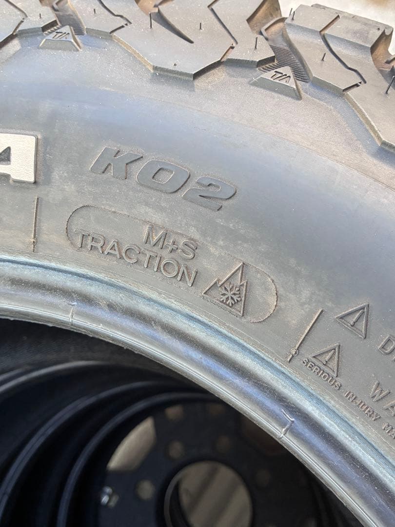 のぶみ様　BFGoodrich LT265/65R17 4本　バリ山　①