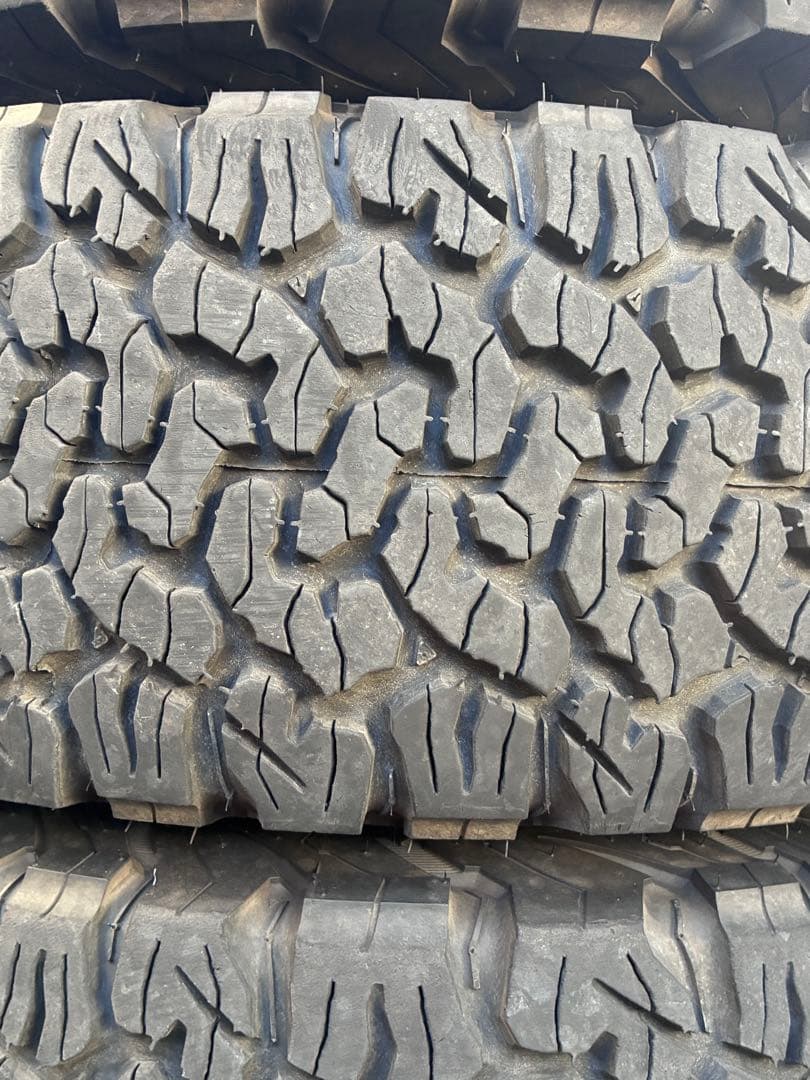 のぶみ様　BFGoodrich LT265/65R17 4本　バリ山　①