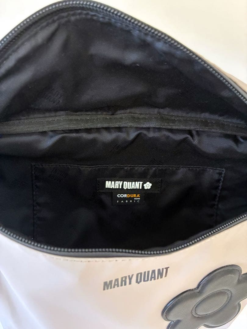 マリークワント MARY QUANT ボディバッグ デイジー ベージュ