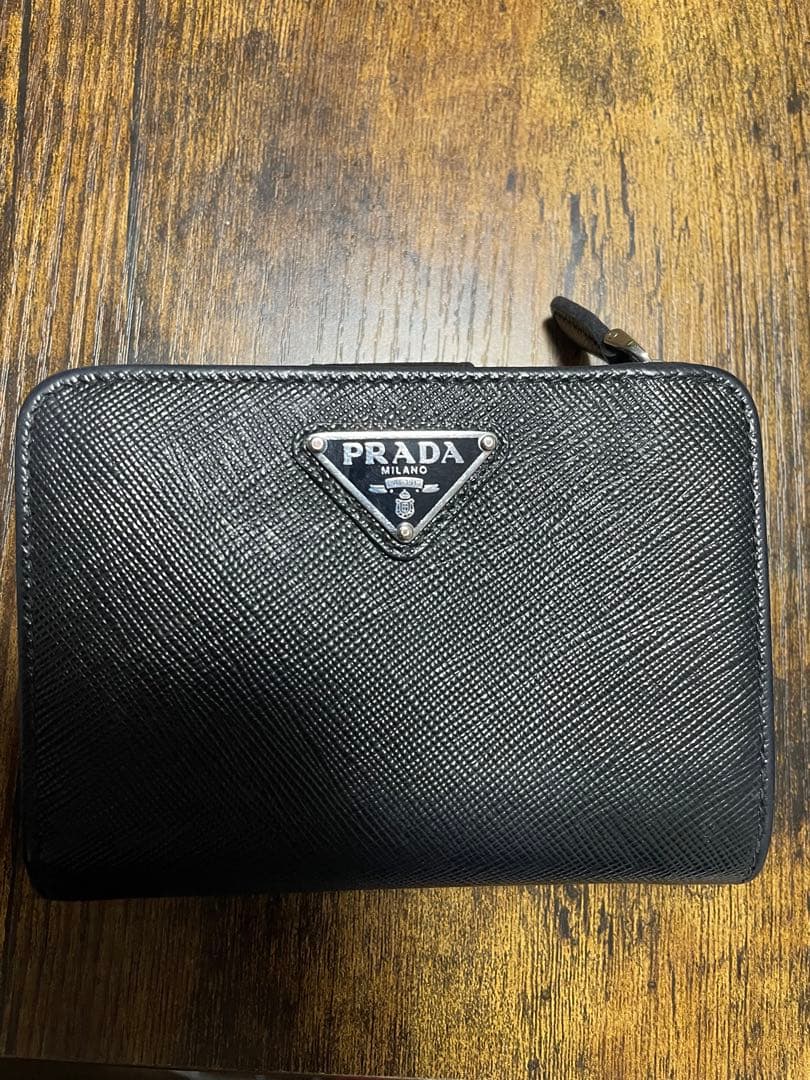 PRADA サフィアーノ トライアングルロゴ ラウンドファスナー 長財布