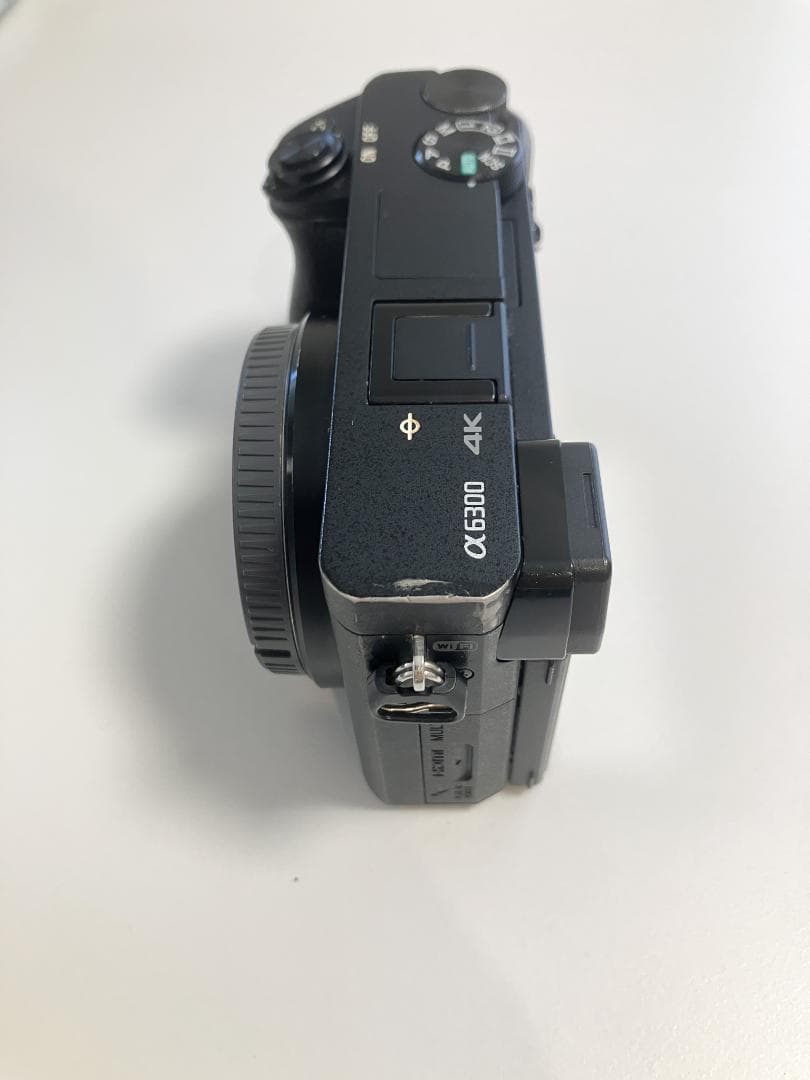 SONY α6300と単焦点レンズセット（純正バッテリー＋純正チャージャー付き）